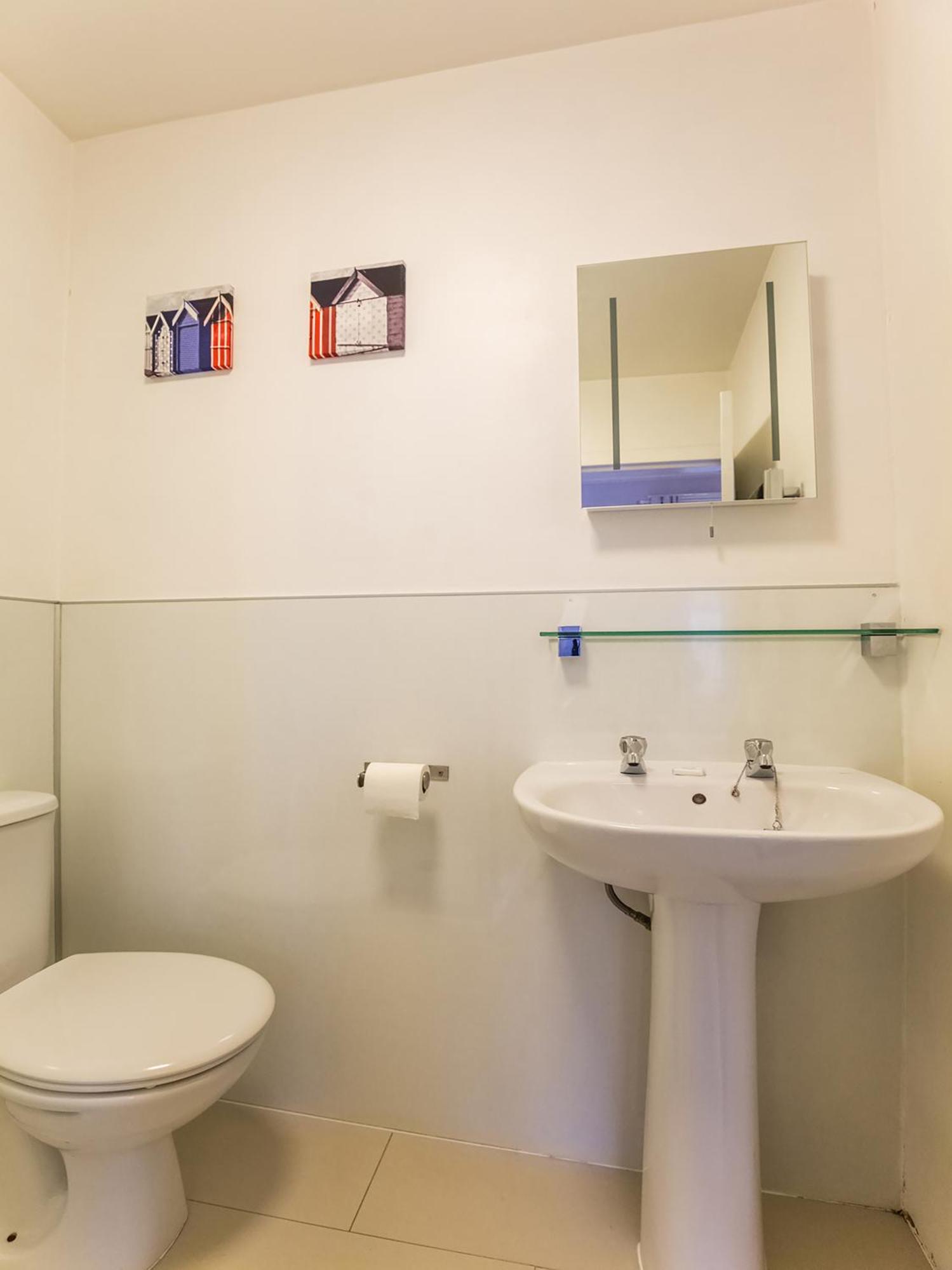 Chambre Lits Jumeaux avec Salle de Bains Commune